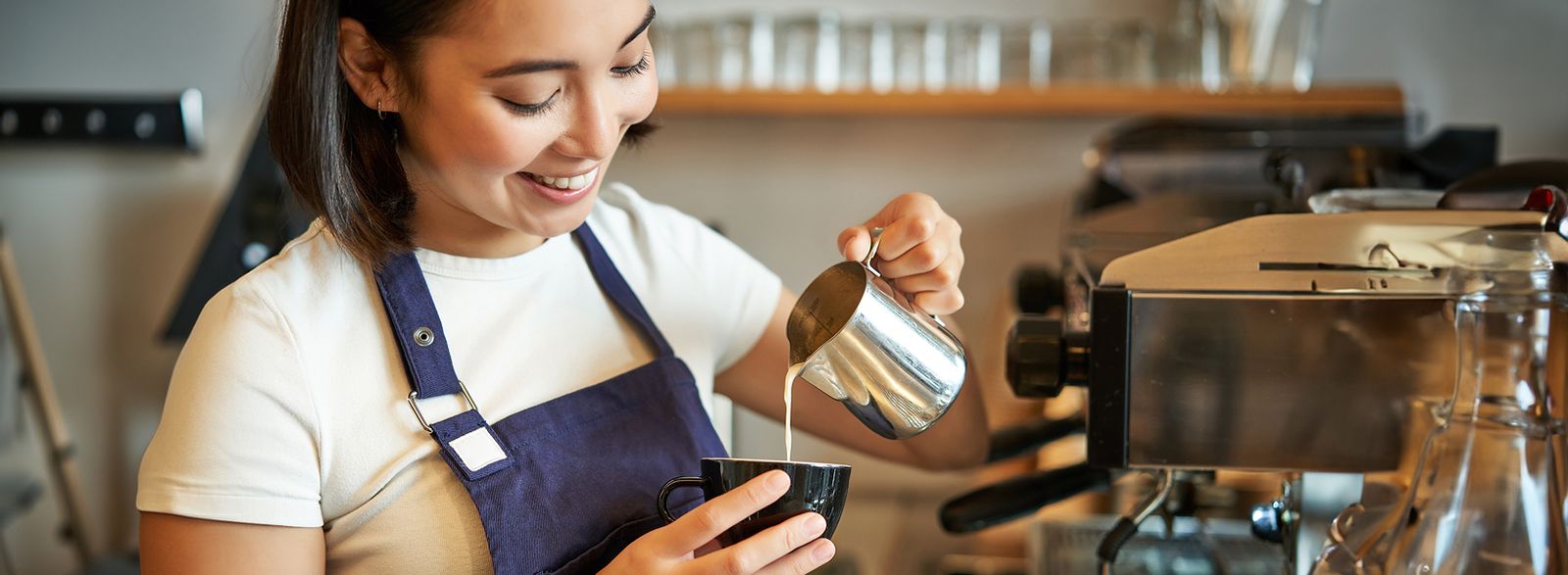 barista preparing a drink